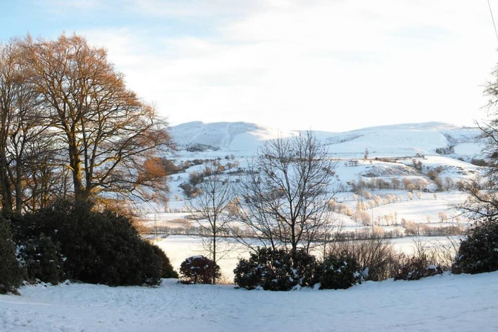 Plas Yn Yale With Mountain Views From All Windows Рексем Экстерьер фото